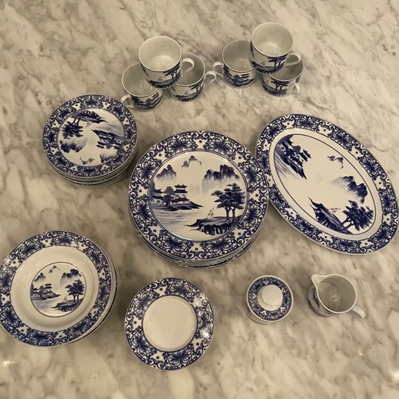 Chinoiserie Blue & White Pagoda Dinnerware Canton Blue 34 pieces - Picture 3 of 5